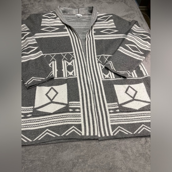 Rebecca Elliot Open Cardigan Grey and White Sweater - Picture 4 of 7